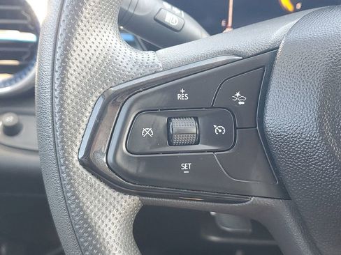 Used 2024 Chevrolet Trax LT image 32