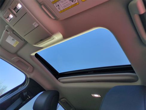 Used 2025 MAZDA CX-30 AWD 2.5 S w/ Premium Package image 10