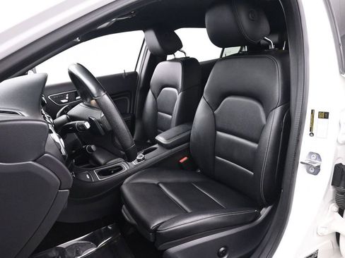 Used 2019 Mercedes-Benz GLA 250 image 13