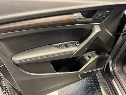 Used 2024 Audi Q5 2.0T Premium Plus w/ Premium Plus Package image 8