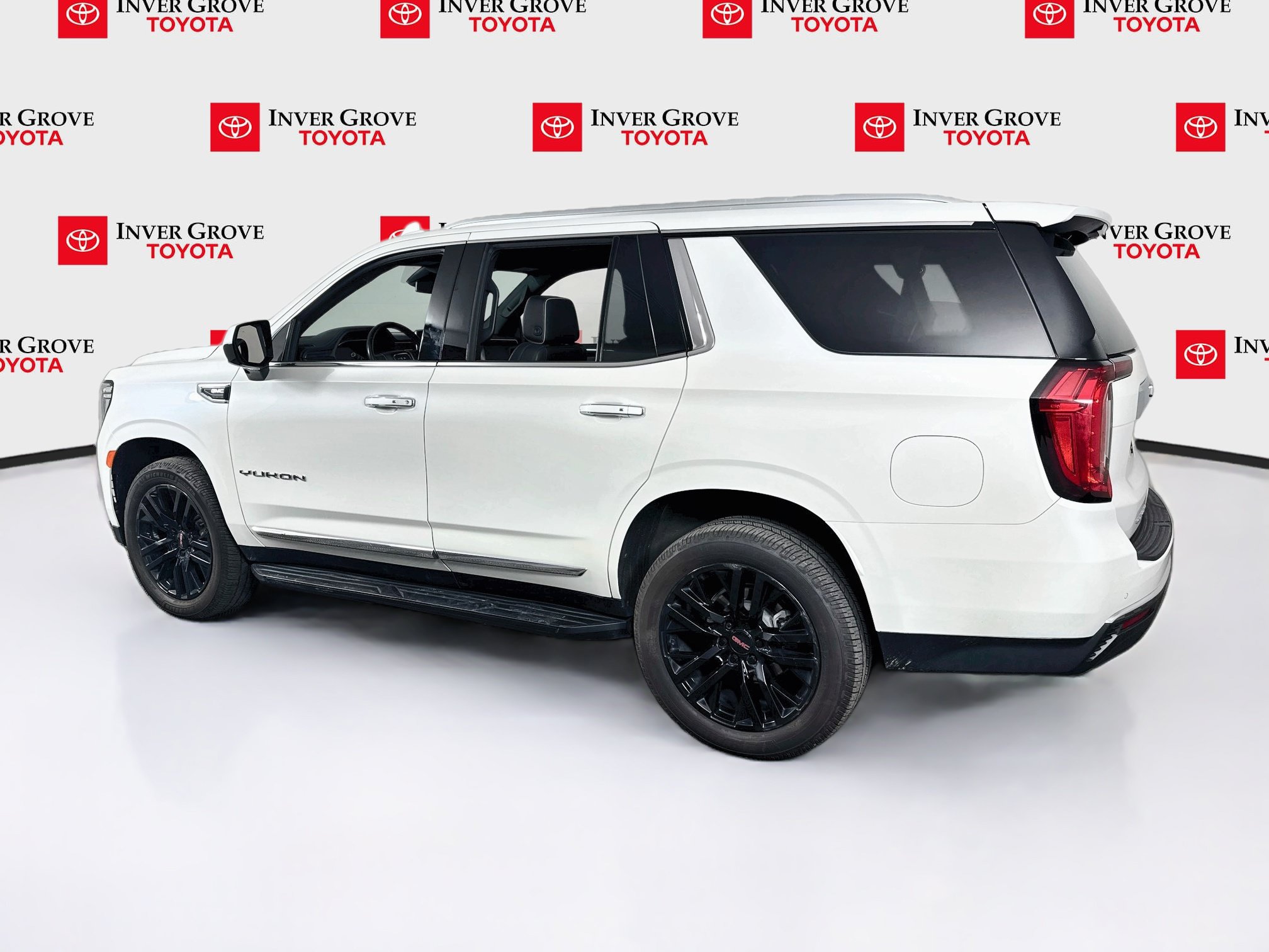 Used 2023 GMC Yukon SLT AWD/4WD image 7