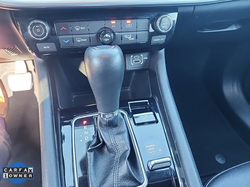 Used 2024 Jeep Compass Latitude image 17