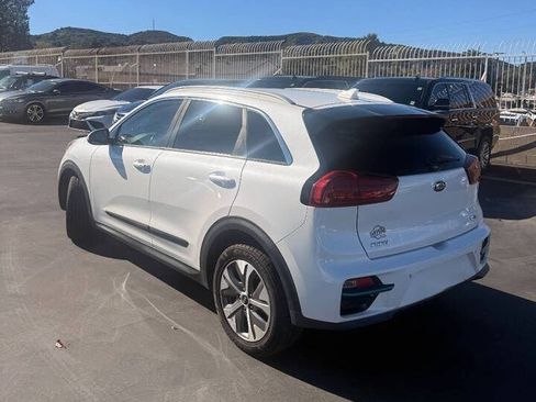 Used 2020 Kia Niro EX Premium w/ Cold Weather Package FWD image 8