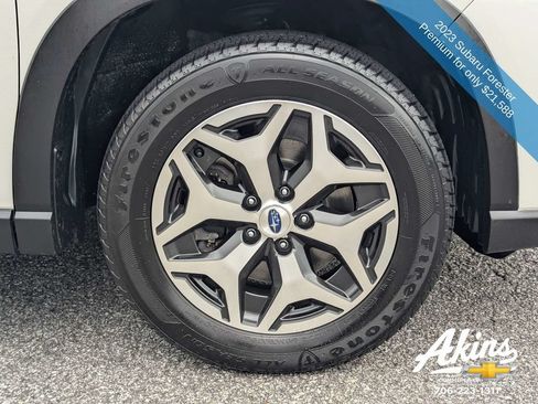 Used 2023 Subaru Forester Premium AWD/4WD image 11