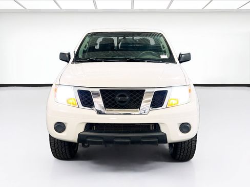 Used 2016 Nissan Frontier SV AWD/4WD image 2