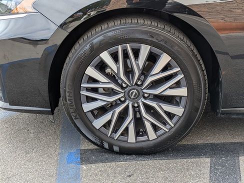 Used 2025 Nissan Altima 2.5 SV image 9