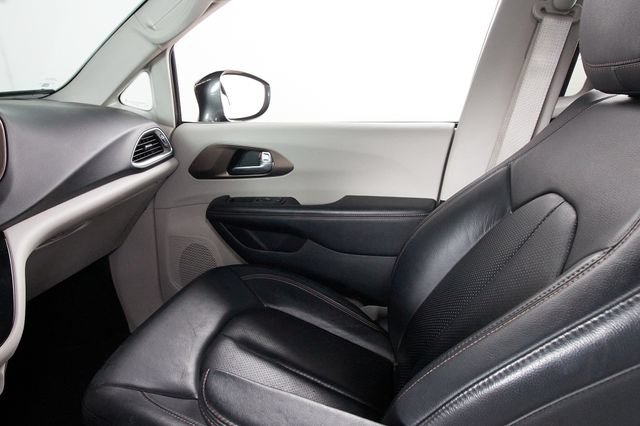 Used 2018 Chrysler Pacifica Touring-L Plus FWD image 7