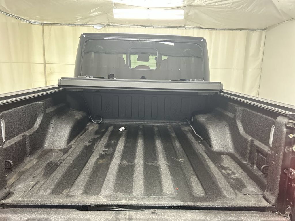 Used 2024 Jeep Gladiator Rubicon w/ Technology Group AWD/4WD image 22