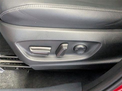 Used 2023 Toyota Corolla Cross XLE image 13