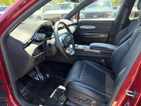 Used 2024 Genesis GV70 3.5T Sport w/ Sport Prestige Package AWD/4WD image 11
