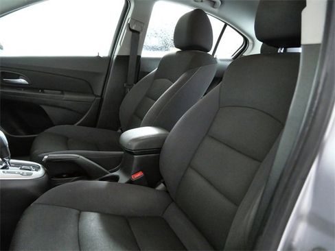 Used 2015 Chevrolet Cruze LT image 16