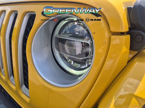 Used 2021 Jeep Wrangler Unlimited Sahara w/ Cold Weather Group AWD/4WD image 28