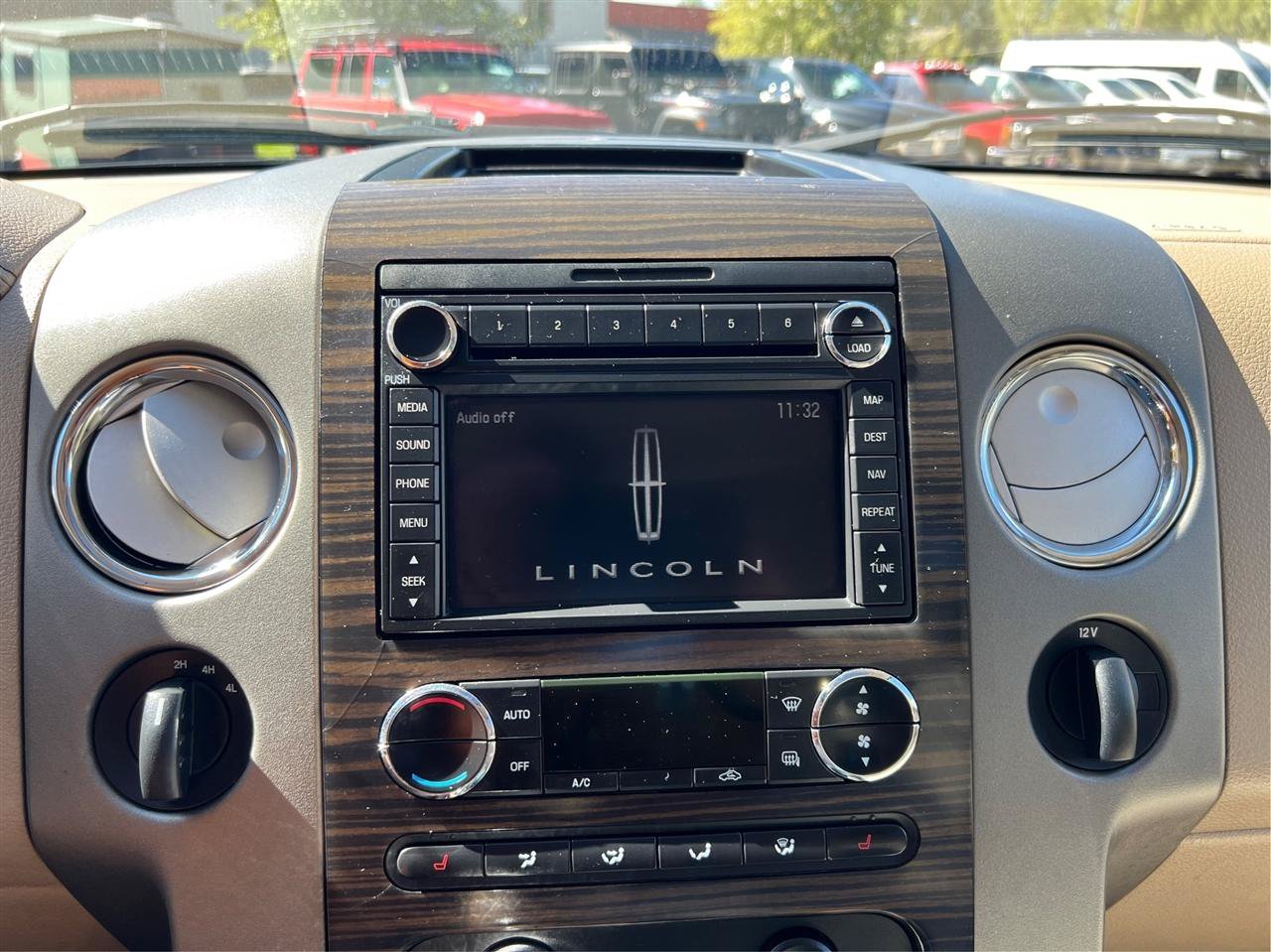 Used 2008 Lincoln Mark LT 4x4 image 15