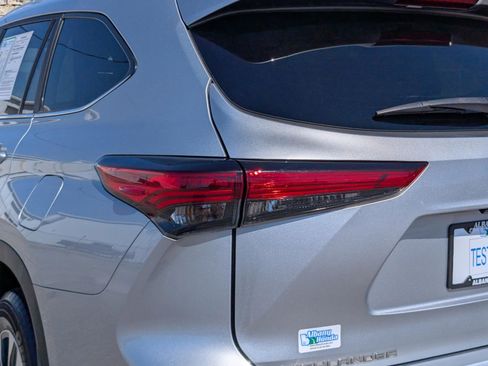 Used 2023 Toyota Highlander XLE image 11