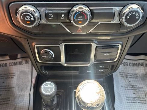 Used 2018 Jeep Wrangler Unlimited Sport AWD/4WD image 15