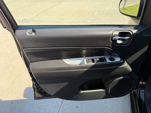 Used 2016 Jeep Compass High Altitude FWD image 10