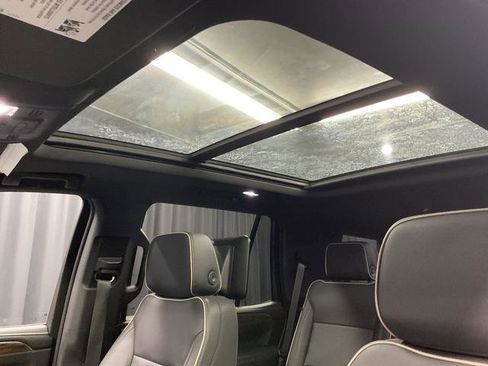 Used 2023 Chevrolet Tahoe Premier AWD/4WD image 16