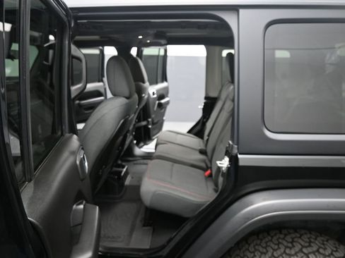 Used 2025 Jeep Wrangler Unlimited Rubicon w/ Convenience Group AWD/4WD image 30