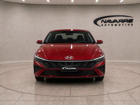 Used 2024 Hyundai Elantra SEL FWD image 2