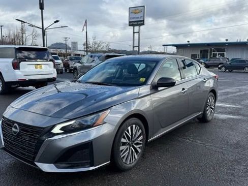 Used 2024 Nissan Altima 2.5 SV image 1