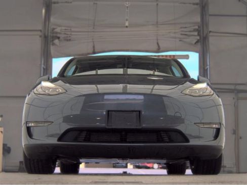 Used 2023 Tesla Model Y Long Range AWD/4WD image 3