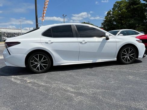 Used 2021 Toyota Camry SE FWD image 11