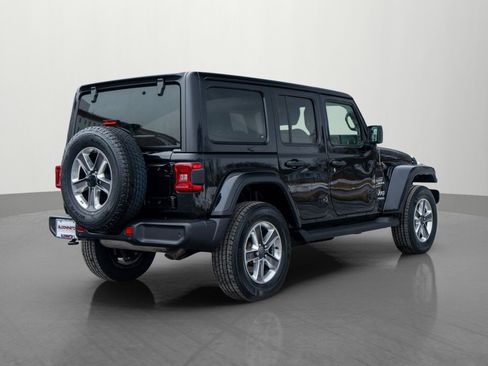 Used 2022 Jeep Wrangler Unlimited Sahara w/ Cold Weather Group image 7