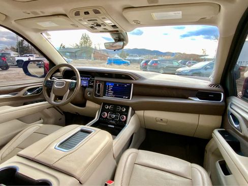 Used 2021 GMC Yukon XL Denali w/ Denali Premium Package image 37