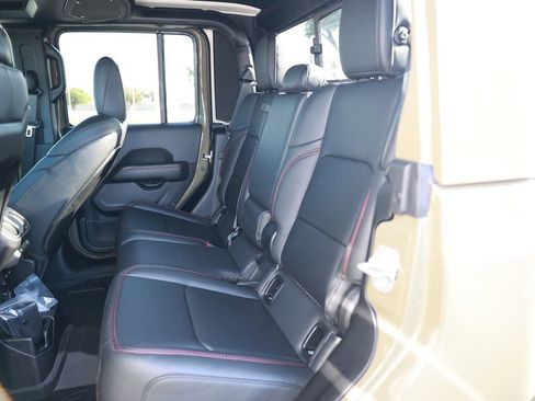 New 2026 Jeep Gladiator Rubicon AWD/4WD image 32