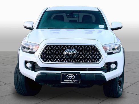 Used 2019 Toyota Tacoma TRD Off-Road w/ Technology Package AWD/4WD image 4