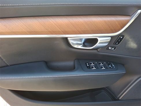 Used 2018 Volvo S90 T6 Inscription w/ Convenience Package image 9