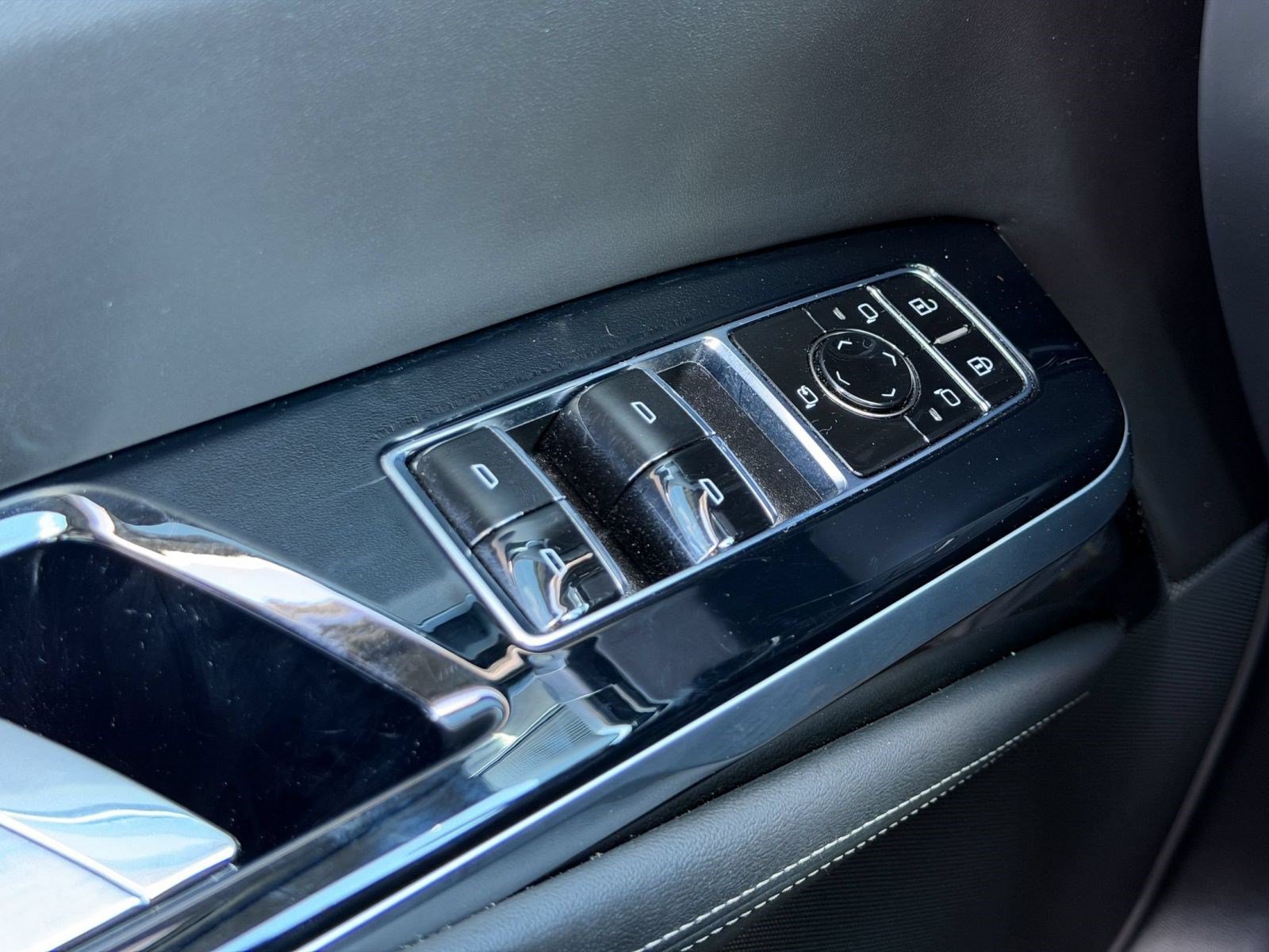 Certified 2025 Cadillac Escalade Sport Platinum RWD image 13