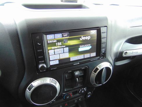 Used 2016 Jeep Wrangler Unlimited Sahara w/ Connectivity Group image 20