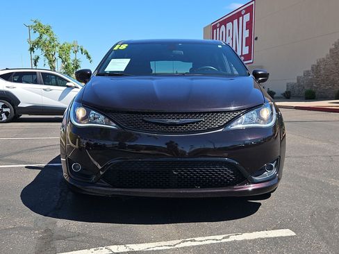 Used 2018 Chrysler Pacifica Touring Plus w/ S Appearance Package FWD image 2