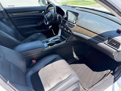 Used 2018 Honda Accord Touring image 14