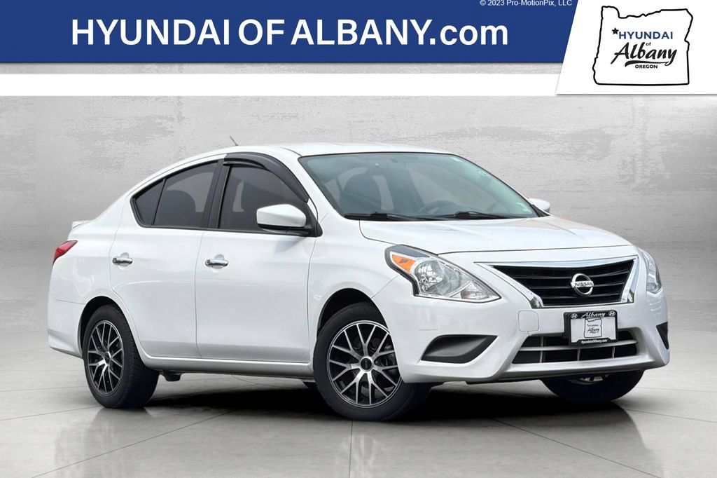 Used 2019 Nissan Versa SV FWD image 1