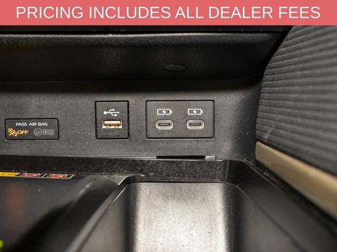 Used 2025 Toyota Camry SE FWD image 14