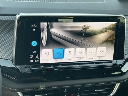 New 2026 Volkswagen Atlas Cross Sport SEL Premium R-Line image 15