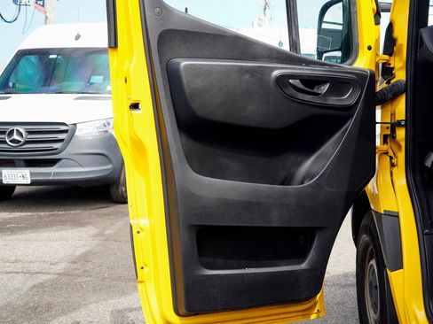 Used 2021 Mercedes-Benz Sprinter 2500 image 13