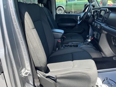 Used 2020 Jeep Gladiator Sport w/ Quick Order Package 24S AWD/4WD image 3