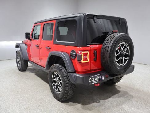Used 2025 Jeep Wrangler Unlimited Rubicon AWD/4WD image 5
