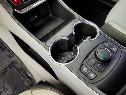 Used 2020 GMC Terrain SLT FWD image 16
