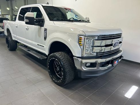 Used 2019 Ford F250 Lariat w/ Lariat Value Package AWD/4WD image 2