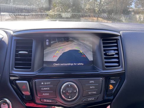 Used 2019 Nissan Pathfinder SV image 18