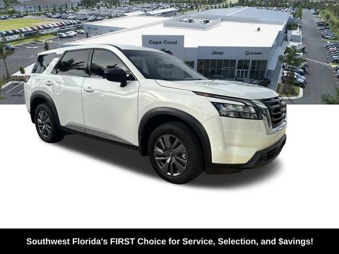 Used 2025 Nissan Pathfinder S AWD/4WD image 2