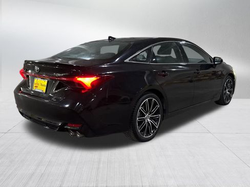 Used 2019 Toyota Avalon XSE w/ All Weather Liner Package FWD image 6