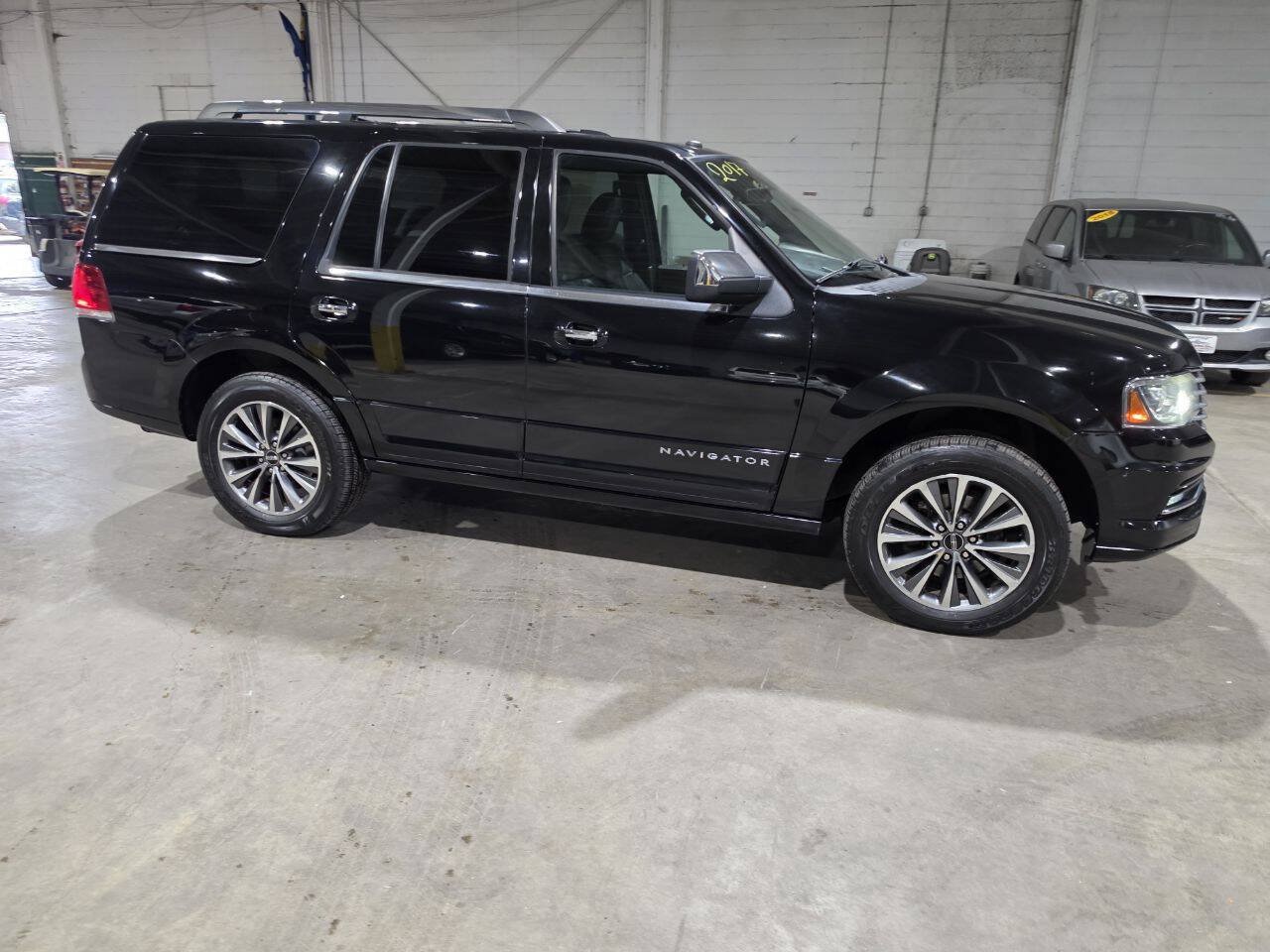 Used 2017 Lincoln Navigator Select AWD/4WD image 15