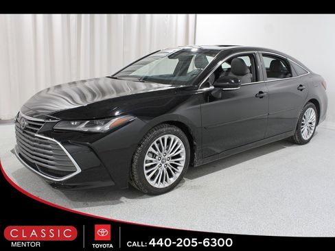 Used 2019 Toyota Avalon Limited image 3