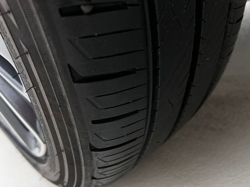 Used 2025 Toyota Prius XLE image 28