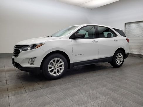Used 2019 Chevrolet Equinox LS image 2